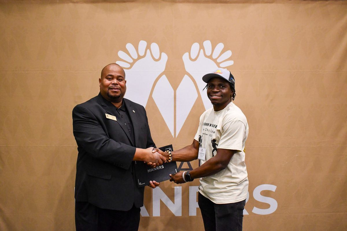 Receiving MANRRS Region V pitch contest award